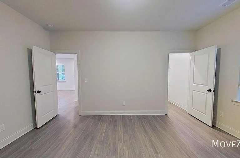 324 Houston St — Photo 24