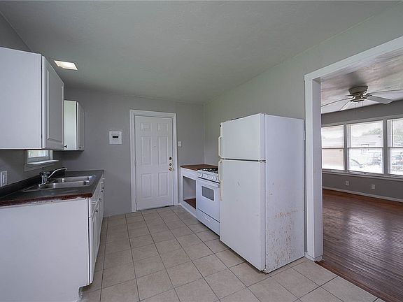 4th image of 1213 Whitaker Dr