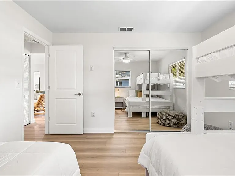 2641 Hyde Park St — Photo 45
