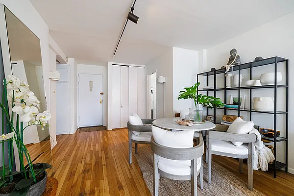 Rented by Bank Neary | media 2