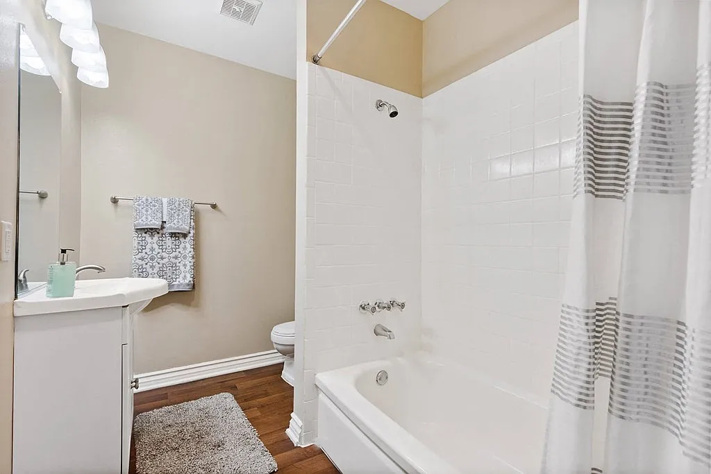 Studio, 504 sqft, $1,699 — Photo 2