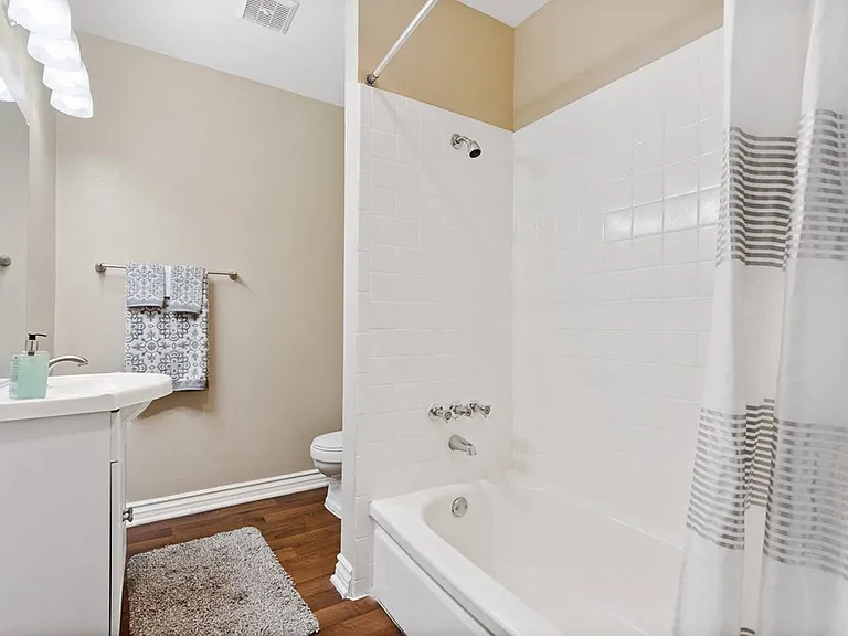 133 W Foothill Blvd #1 — Photo 2
