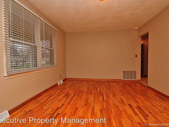4th image of 1933 Carolina Ln