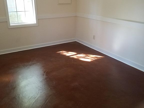 5th image of 133 Woodrow St APT C
