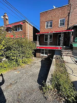 1st image of 3018 Laconia Ave