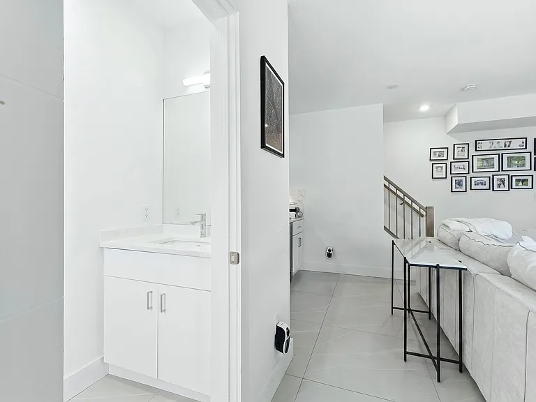 290 Griffith St #1 — Photo 5