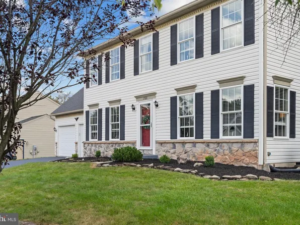2768 Sparrow Dr, York, PA 17408