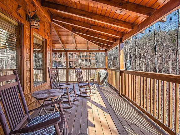 5th image of 2318 Whipoorwill Hill Way