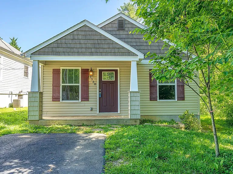 1338 Mabry Ave SE — Photo 1