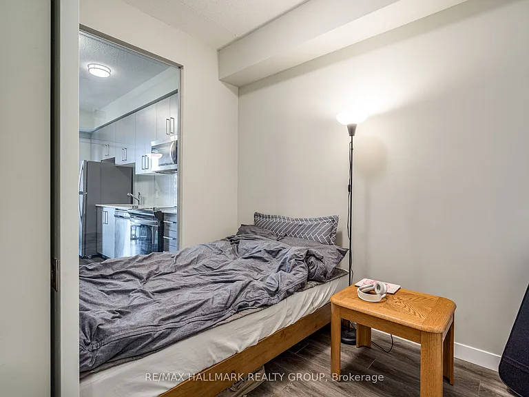 15 Queen St S #1006 — Photo 16