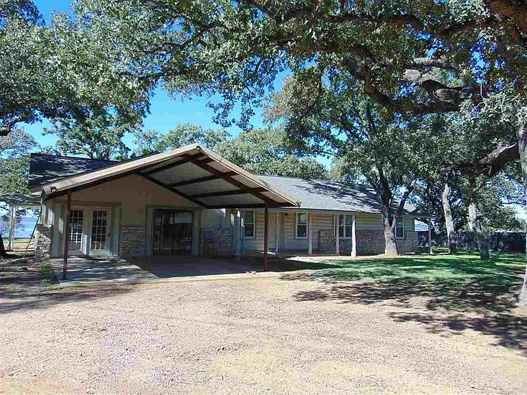 504 N Chaparral — Photo 1