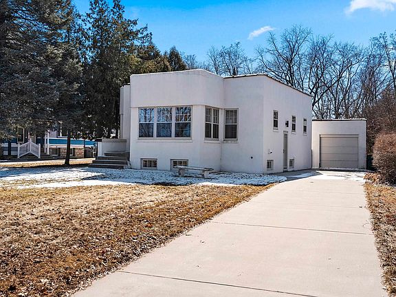 3rd image of 2141 Riverside Ave