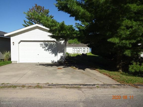 3rd image of 4264 S Sherman Ave