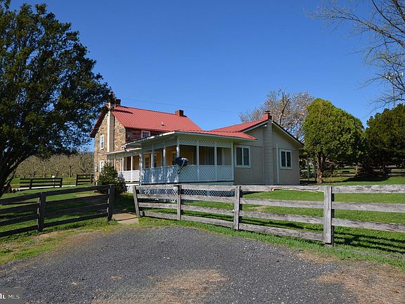 3rd image of 1059 Cashtown Rd