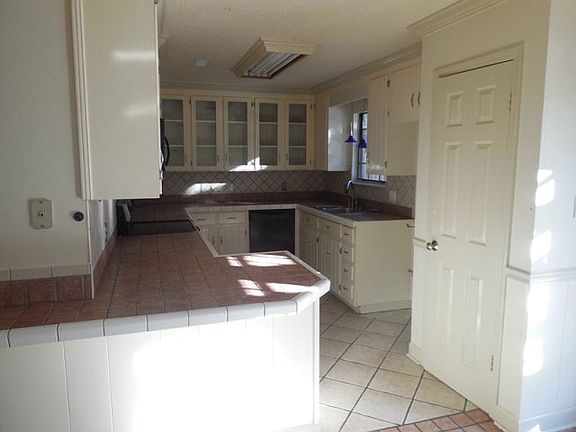 4th image of 608 Chapelwood Dr
