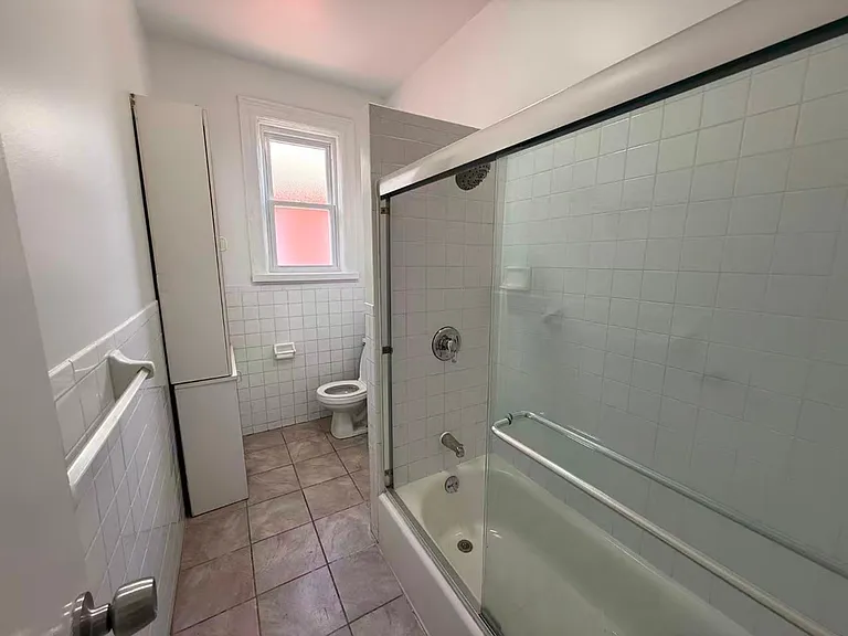 1512 Gillespie Ave #2R — Photo 2
