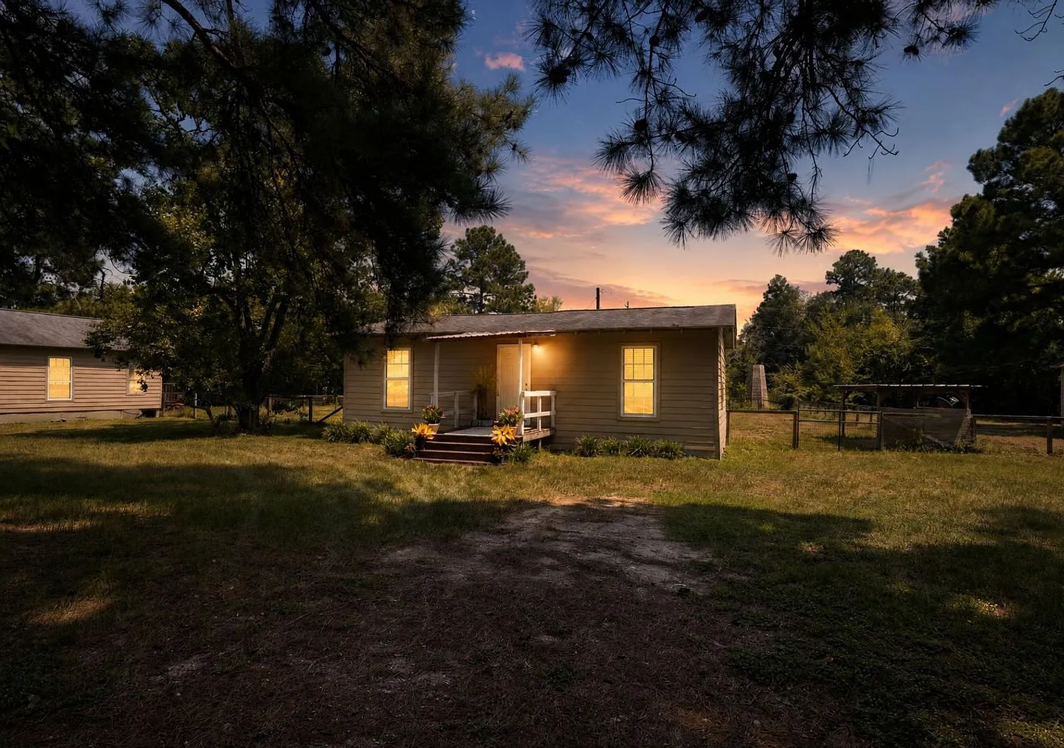 Charming 3BR House in quiet countryside of Montgomery — Photo 1