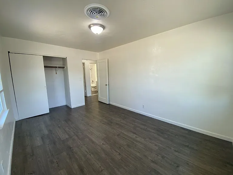 563 W Center St — Photo 22