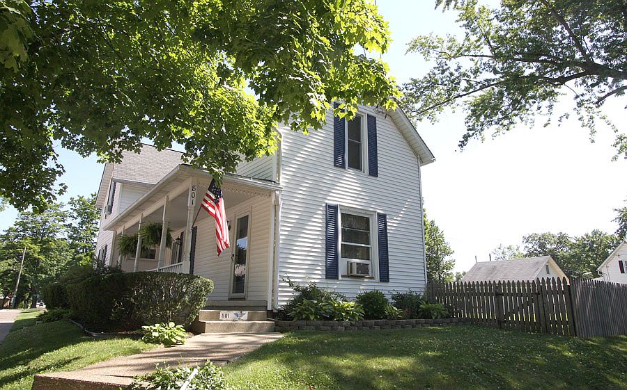 1st image of 801 E Vine St