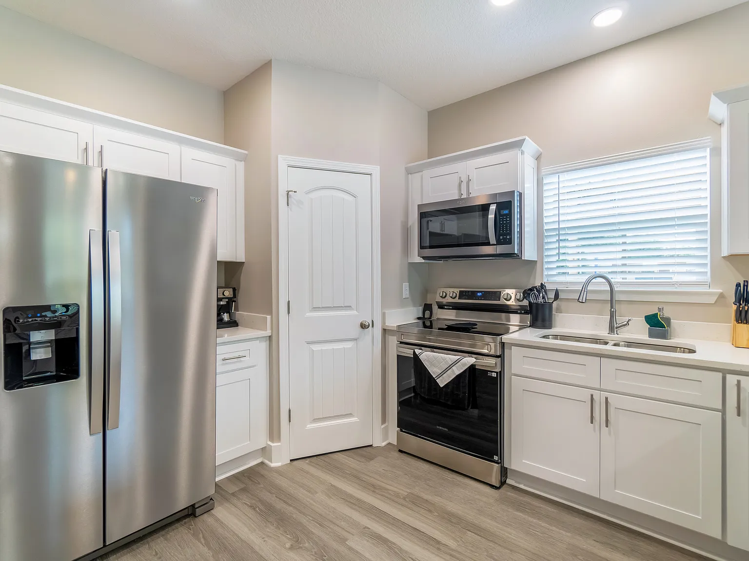 3 bed, 1176 sqft, $1,800 — Photo 3