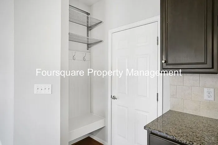 100 Cabot Dr — Photo 17