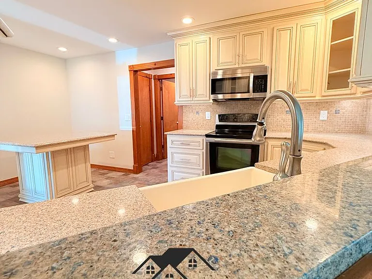 1182 E Evans St — Photo 4