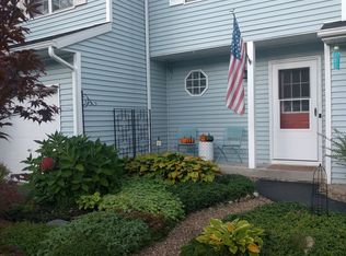 18 Peterson Ct, Troy, NY 12180