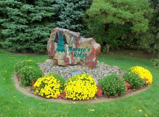 835 Whispering Pines Ln, Bay City, MI 48708