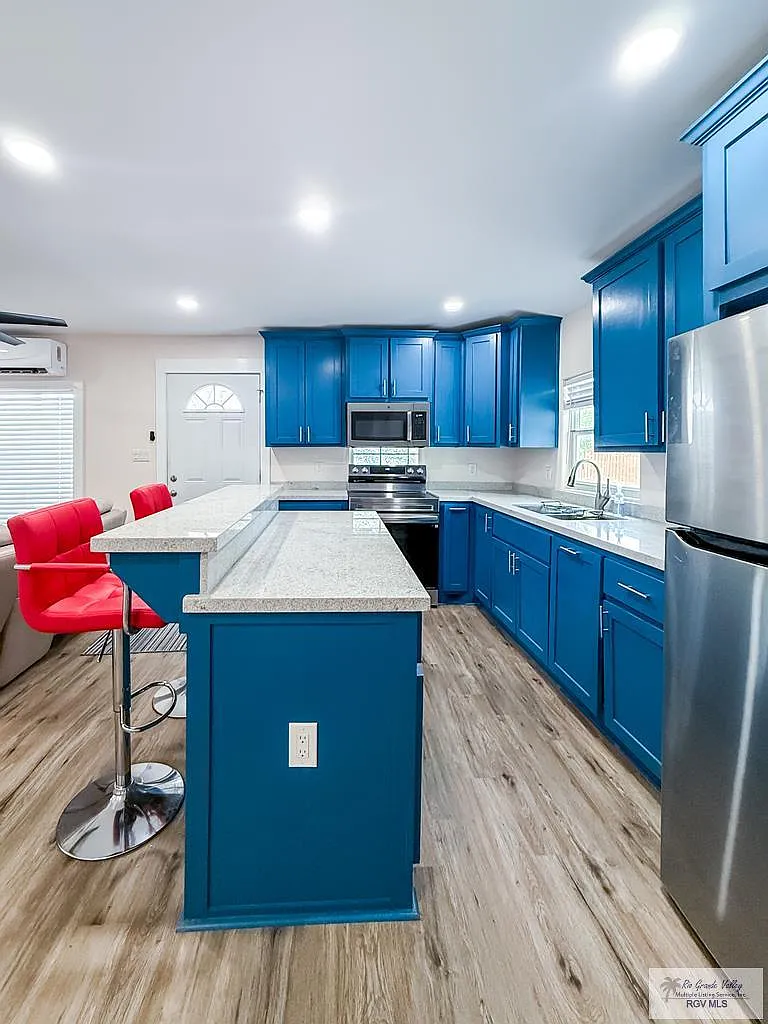 2 bed, 1.5 bath, 912 sqft, $1,200 — Photo 4