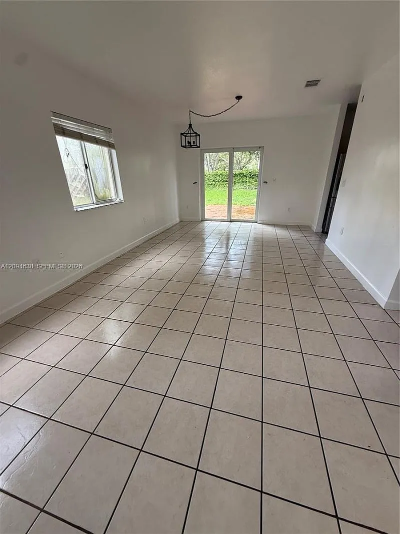 3 bed, 2.0 bath, 1507 sqft, $2,500 — Photo 2
