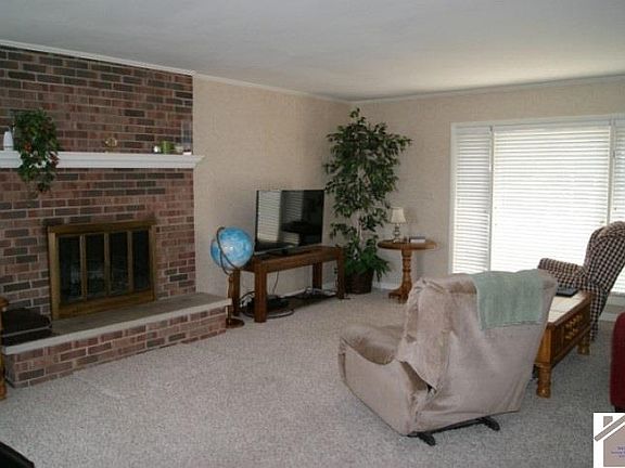2nd image of 642 Palisades Dr