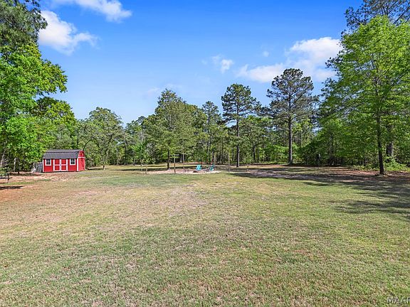 3rd image of 1864 Siesta Dr
