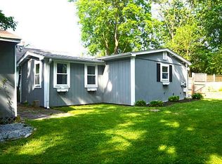 297 Oakdale Ave, Pawtucket, RI 02860