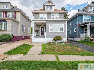 32 S 2nd St, Fords, NJ 08863