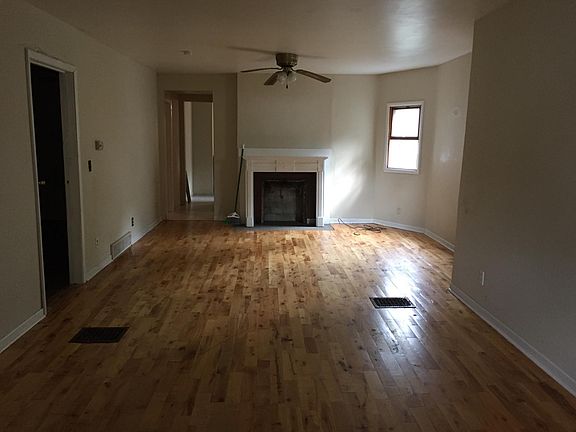 2nd image of 389 Hoyt St