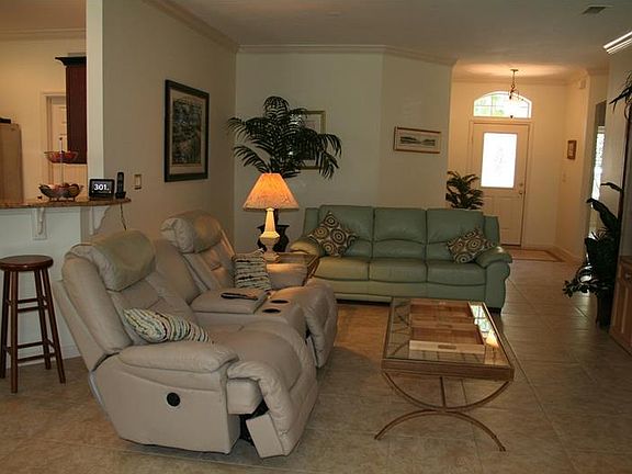 2nd image of 811 Victoria Hills Dr S