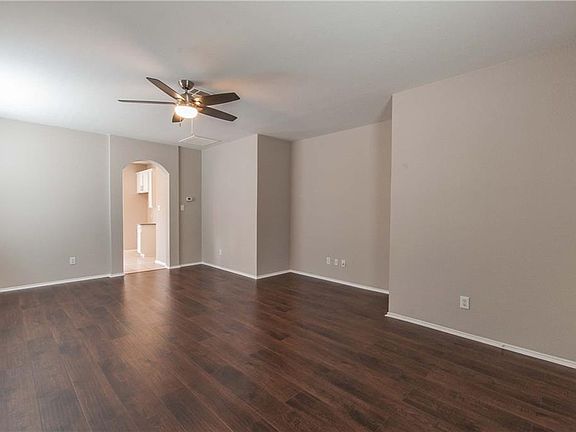 4th image of 10252 Waterbury Dr