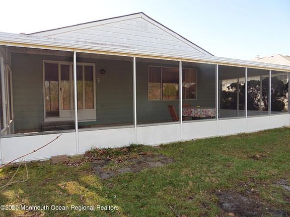4th image of 210 Harrington Dr N