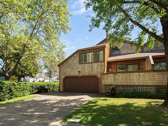 2nd image of 9201 Lakewood Drive
