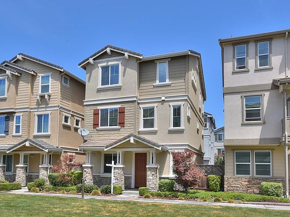 2nd image of 7062 N Mariposa Ln