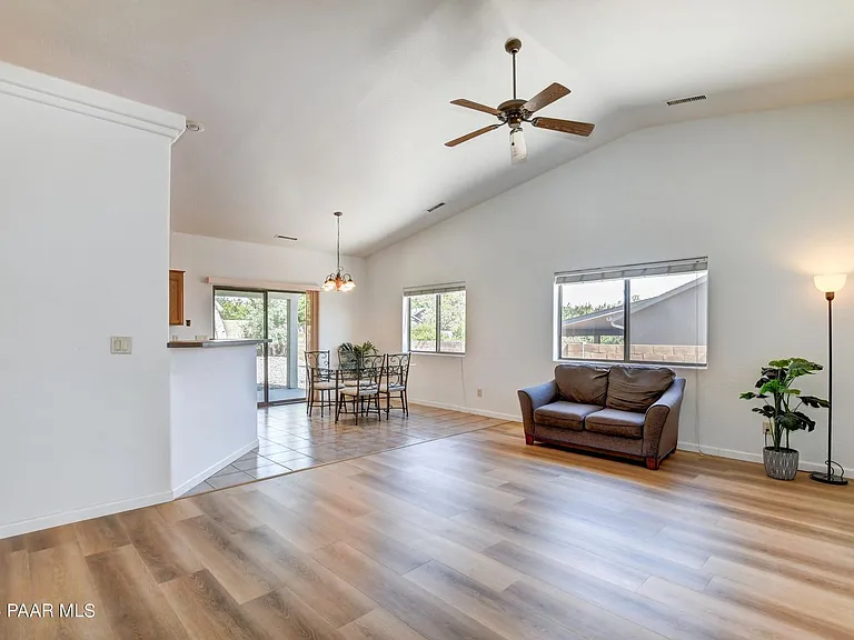 5520 N Bronco Ln — Photo 4