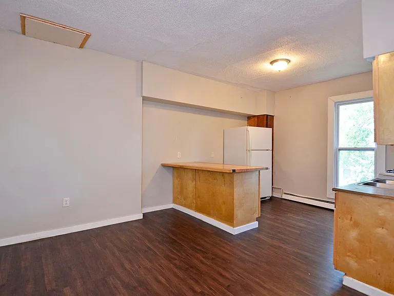602 N Mendota St #7 — Photo 3