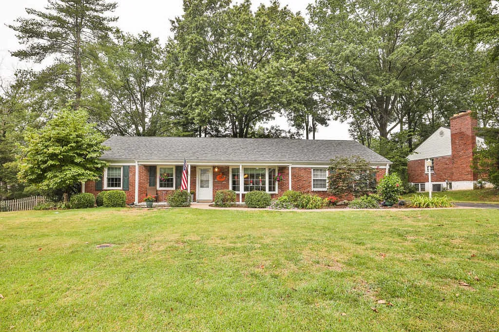 949 Newport Ln photo 1