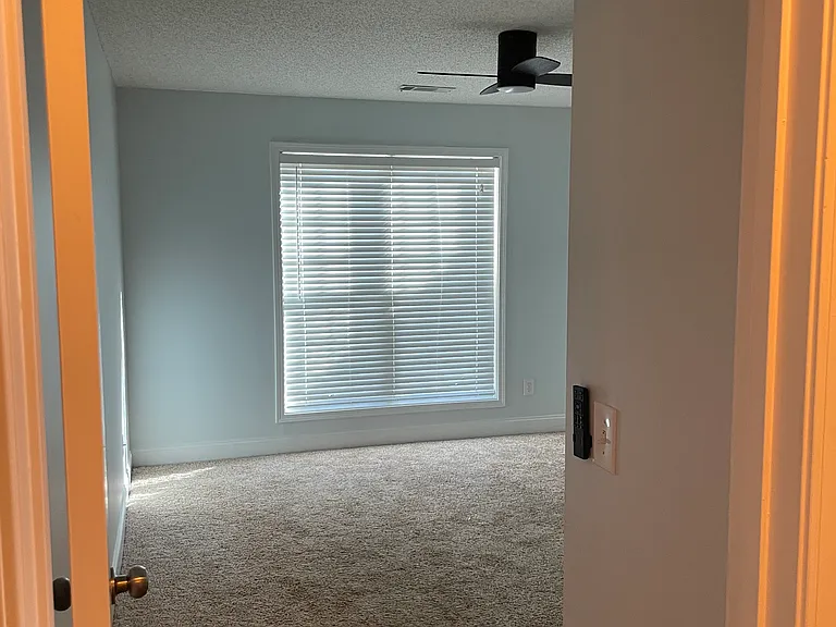 1054 Blakewood Ct — Photo 9