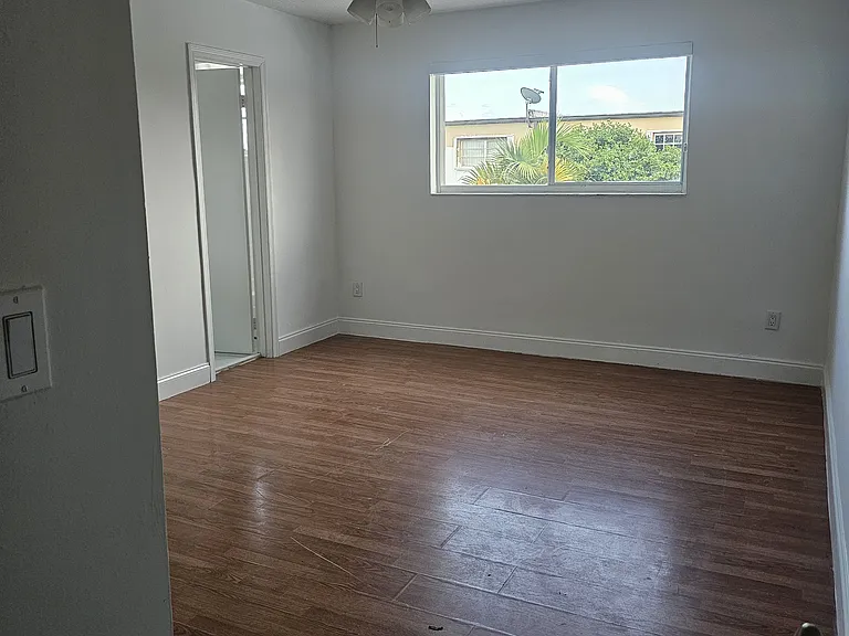 1870 W 72nd Pl — Photo 8