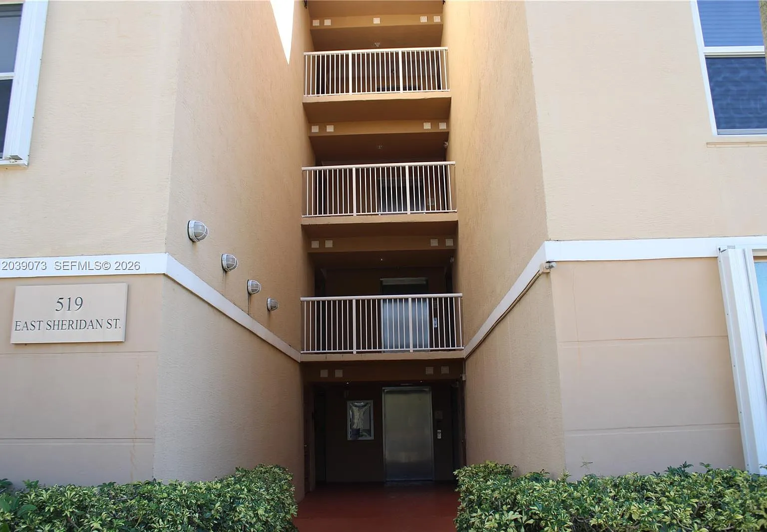 Sheridan Beach Club Condo — Photo 4