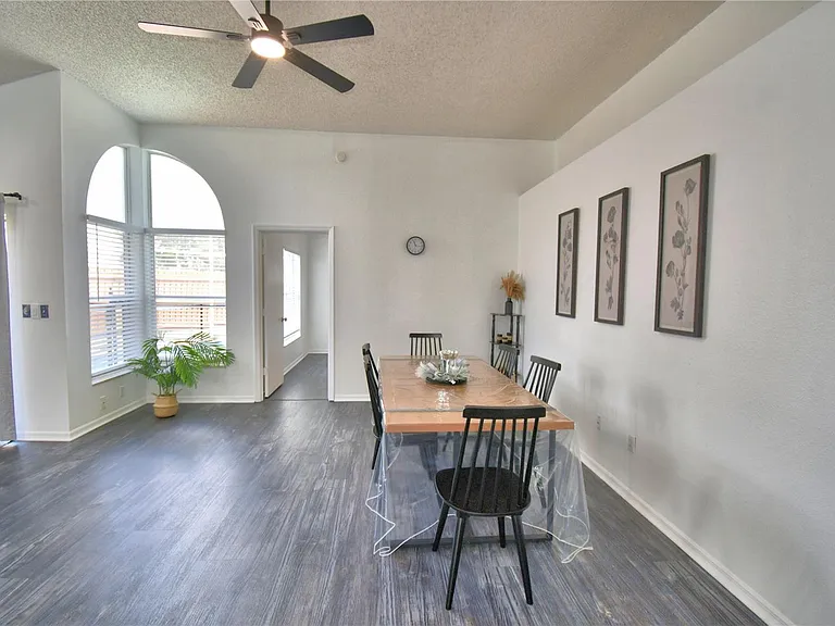 2935 Dickens Cir — Photo 19