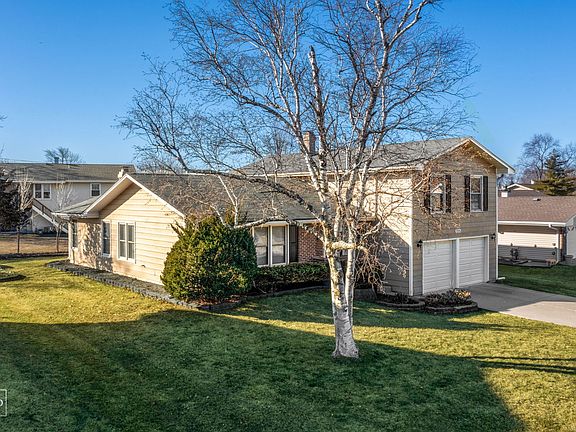 3rd image of 1225 Newcastle Ln