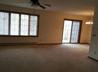 132 Glen Hill Dr, Slinger, WI 53086