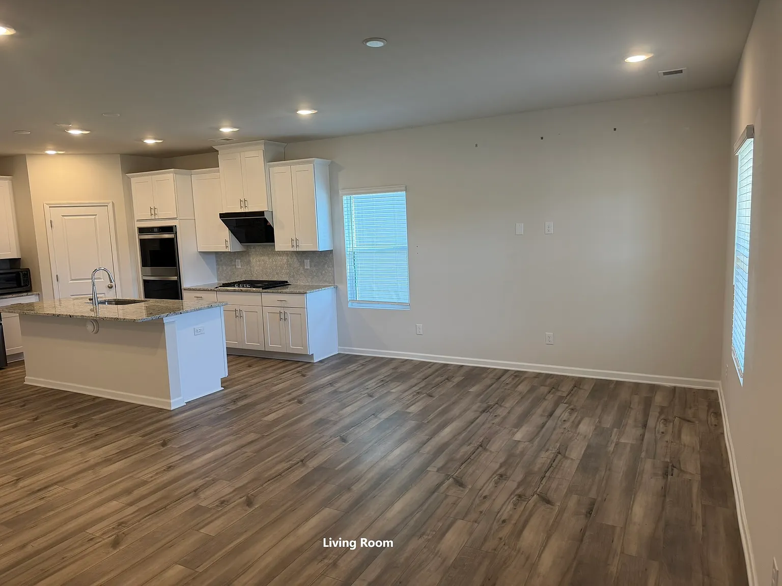 3 bed, 2.5 bath, 1920 sqft, $2,500 — Photo 2